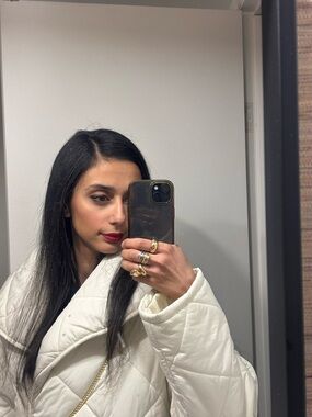Meet your Posher, Negin